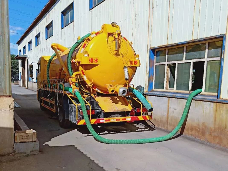 富贵山厂区化粪池清理